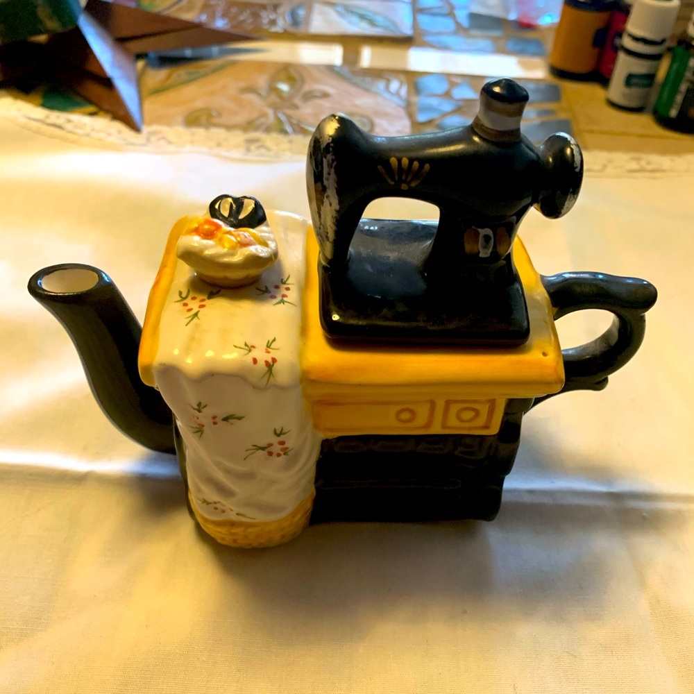 Mini teapot..  sewing themed
